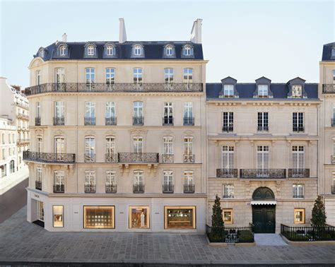 30 avenue montaigne, 75008 paris, france